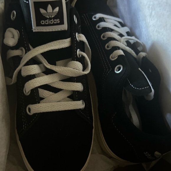 Kids Adidas - Picture 2 of 6